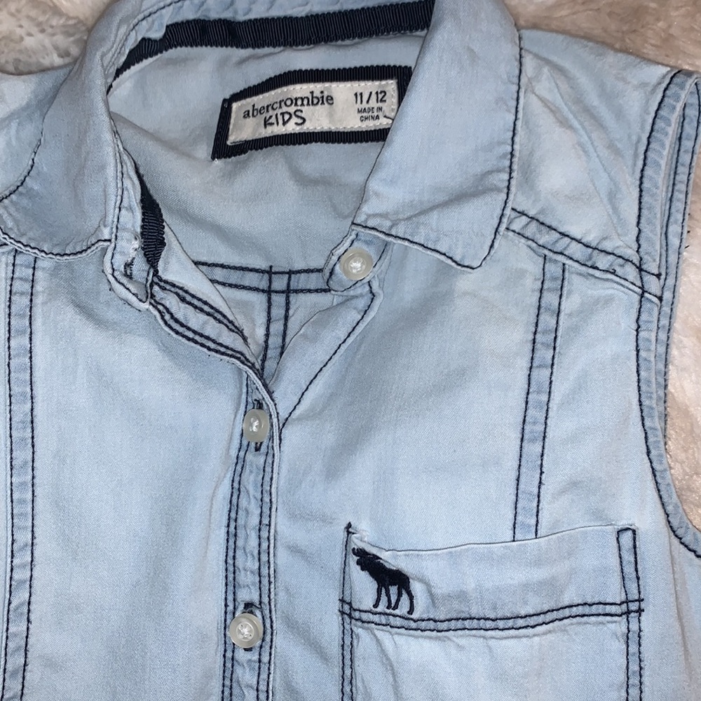 Abercrombie kids sleeveless button up